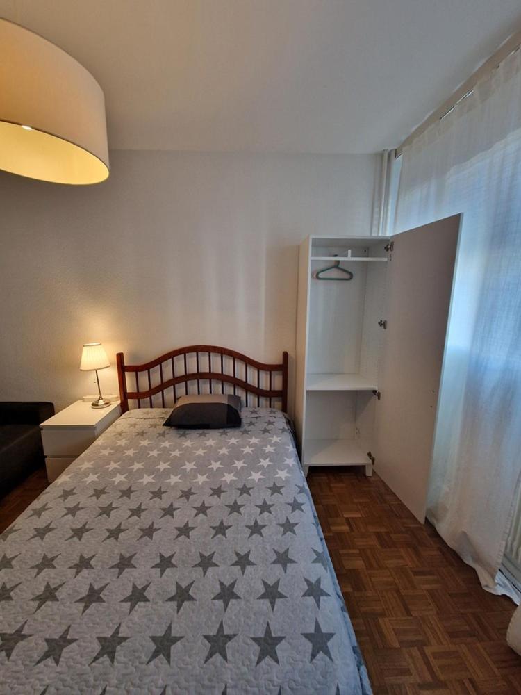 Room In Shared Apartment Genève Extérieur photo